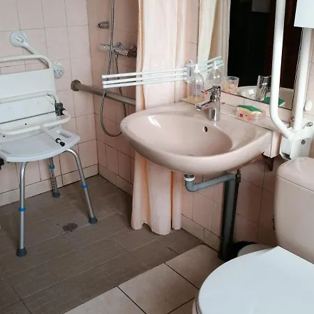 Spacieux Avec Cheminée, Proche Nature, Accessible Pmr, Idéal Famille Et Motards - Fr-1-589-34 *