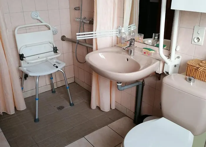 Spacieux Avec Cheminee, Proche Nature, Accessible Pmr, Ideal Famille Et Motards - Fr-1-589-34 *